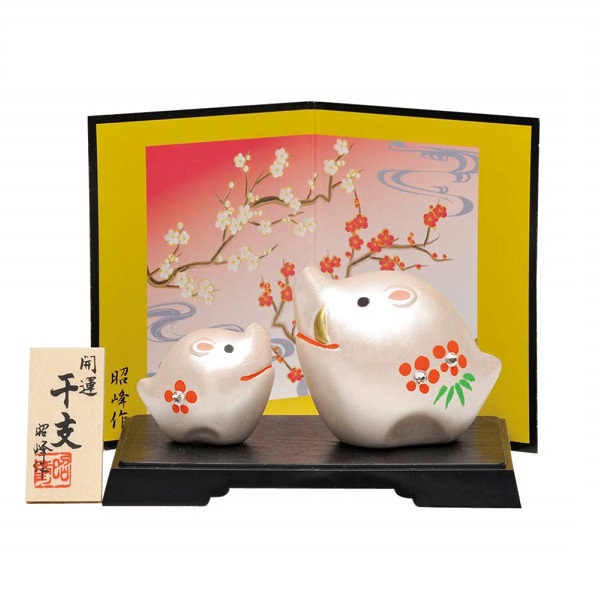 楽天市場】【開運干支置物】染錦招福 亥イノシシ（いのしし）年置物