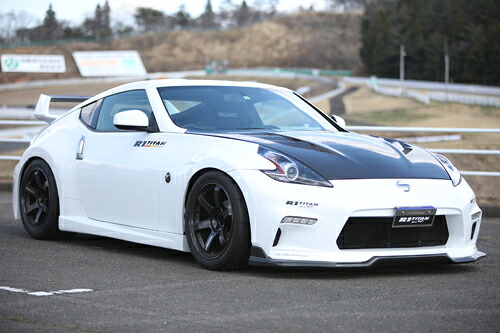 amuse R1チタン 20周年記念 フロントバンパー タイプ2 カーボンミックス 日産 ニッサン フェアレディZ Z34用 【エアロ】【自動車パーツ】アミューズ R1TITAN 20th anniversary FRONT BUMPER TYPE II CARBON MIX【車法人のみ送料無料】|矢東タイヤ