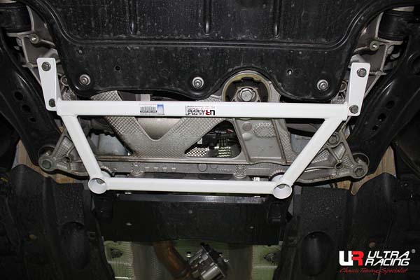 Ultra Racing フロントメンバーブレース アウディ A3/A3セダン 8V/8VCZPL用 (LA4-3048)【補強パーツ】【自動車パーツ】 ウルトラレーシング Front Member Braces