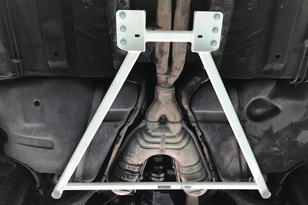 Ultra Racing リアメンバーブレースBMW M5 E39 DE50用 (RL4-3064)【補強パーツ】【自動車パーツ】ウルトラレーシング Rear Member Braces｜矢東タイヤ 25,564円
