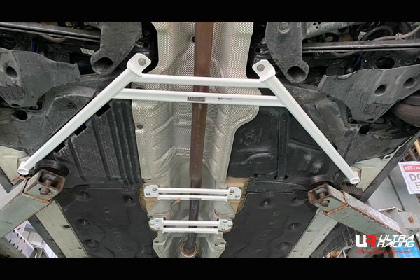 Ultra Racing リアメンバーブレースBMW 2シリーズ F44 7K15用 (RL4-4240)【補強パーツ】【自動車パーツ】ウルトラレーシング Rear Member Braces｜矢東タイヤ