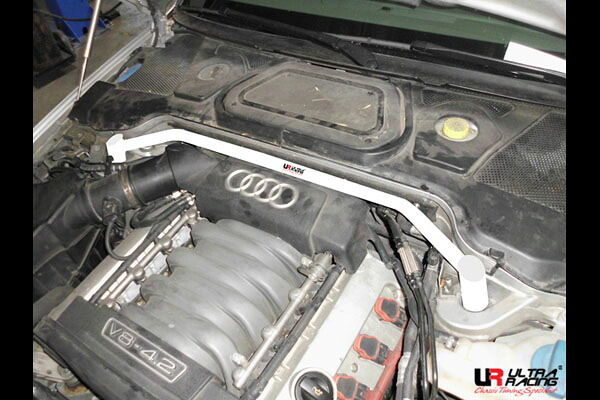 Ultra Racing フロントタワーバー アウディ A8 (D3) 4EBFMF/4EBFML/4EBVJF/4EBVJL用 (TW2-2443)【補強パーツ】【自動車パーツ】 ウルトラレーシング Front Tower Bar