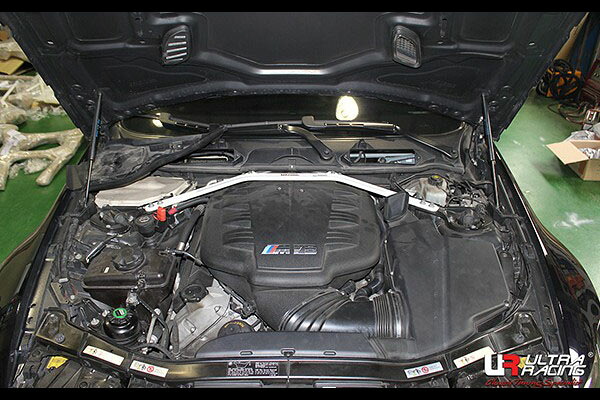 Ultra Racing フロントタワーバーBMW M3 E90 VA40用 (TW4-2757)【補強パーツ】【自動車パーツ】ウルトラレーシング Front Tower Bar｜矢東タイヤ