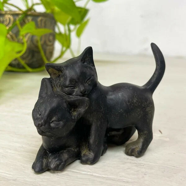 ★特選一品★希少レア☆繊細フラワー彫刻【愛らしい夫婦猫シュンガイトねこ置物】❤️ 楽天市場】☆レビューで特典☆ブロンズ調本乗りネコさん♪ 置き物