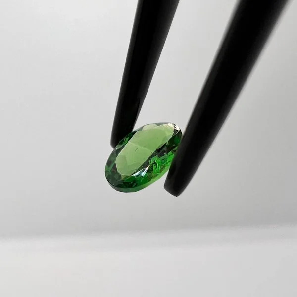 グリーンガーネット オーバル 6mm&times;4mm＜鑑別書別売＞♪ 天然石 ルース 宝石 ジェム 裸石 パワーストーン アクセサリーパーツ｜アジアン家具・雑貨のヤヤパプス