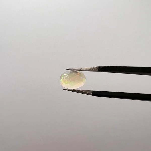 エチオピアオパール オーバル 8mm&times;6mm＜鑑別書別売＞♪ 天然石 ルース 宝石 ジェム 裸石 パワーストーン アクセサリーパーツ｜アジアン家具・雑貨のヤヤパプス 10,118円