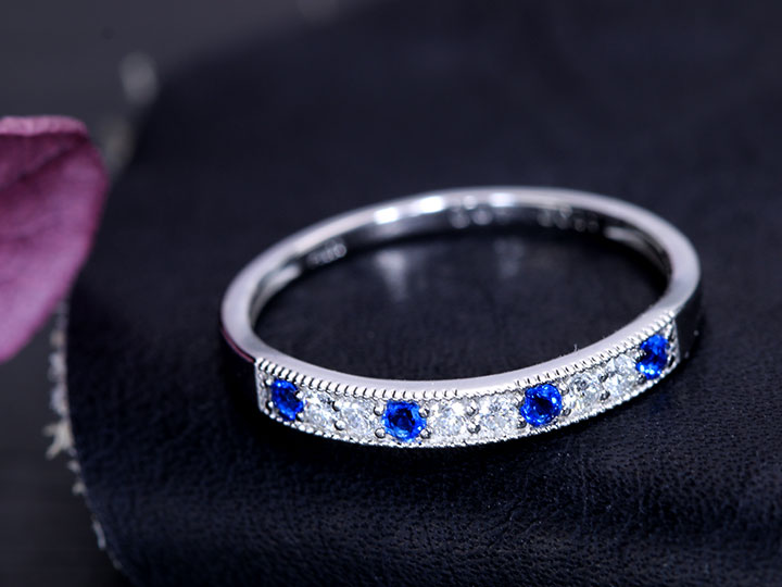 ◆20％OFFクーポン対象・マラソン限定◆アウイナイト0.07ct＆上質ダイヤモンド0.11ct 美しいコントラスト 上下に丸珠デザイン 一文字 濃厚コバルトブルー・ドイツの稀少石 PT900 プラチナ リング・指輪 受注品｜拘りジュエリーSHOP Yコレクション
