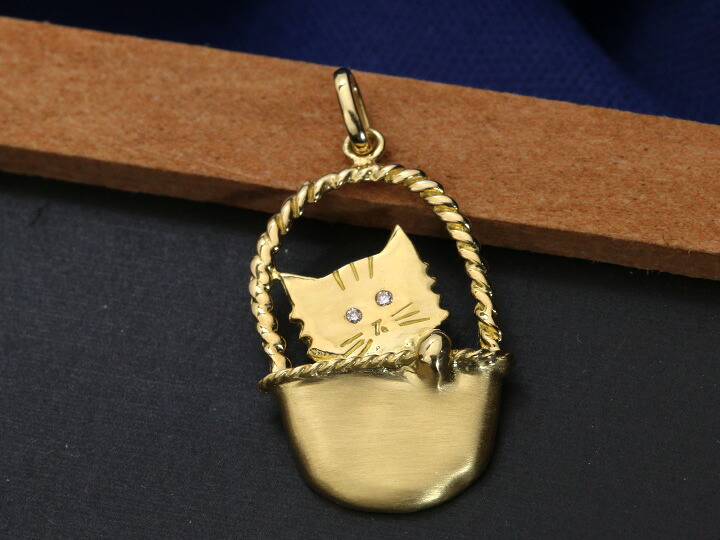 ◆クーポンで20％OFF対象！◆人気・猫モチーフ・かわいらしいCAT K18ペンダントトップ 目にダイヤがきらり 受注品/送料無料