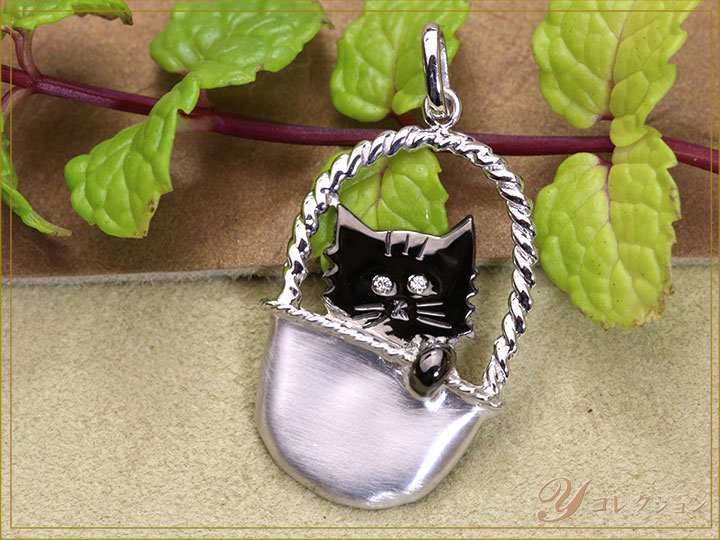 ◆クーポンで20％OFF対象！◆人気・猫モチーフ・かわいらしいCAT K18/K18WGペンダントトップ 目にダイヤがきらり 受注品/送料無料