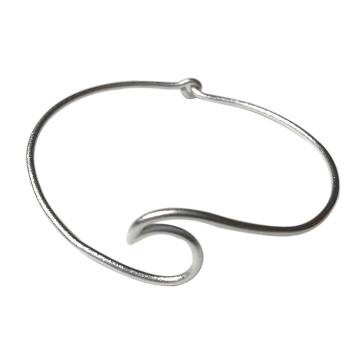 ハワイアン宝飾品(HAWAIIAN jewelry) シルバーメッキウェーブバングル/しろがね色 SG4296 Wave Bangle silver クルーザー 国際オリンピック競技大会 カーバー パクール 選び方 難易度 類概念 ステッカー   制限事項 レア 今だけ 割り増し金 クーポン券尖んがり引き揚げ貨物輸送無料ひと休み大売り出し落ち込む