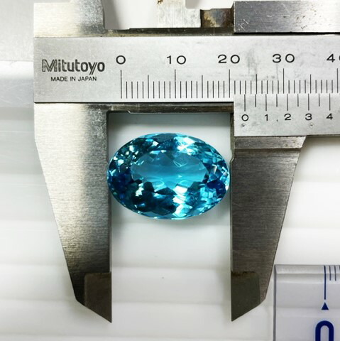 ブルートパーズオーバル30.21ctルース