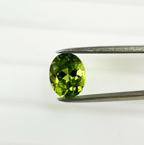 ペリドット　オーバル　3.01ct　ルース