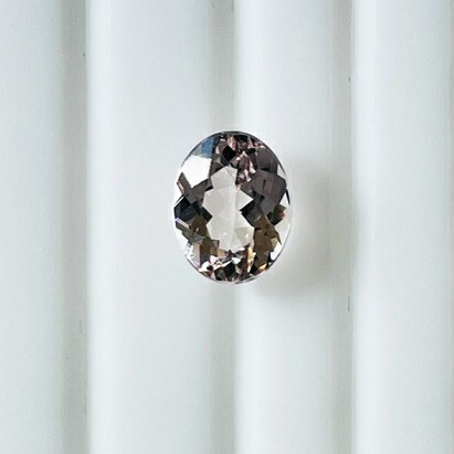モルガナイト　オーバル　1.65ct　ルース
