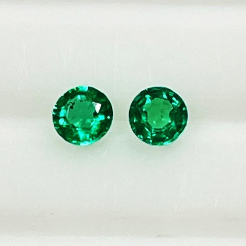 エメラルド　ラウンドカット2個セット　0.28ct 3.4mm　ブラジル産　ルース
