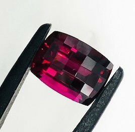 ロードライトガーネット　チェッカーカット 10.61ct　ガーネット　ルース