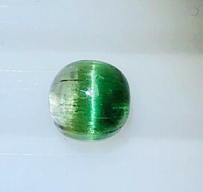 トルマリン　キャッツアイ　ルースグリーンのバイカラー　1.71ct｜gem-ichinose 8,400円