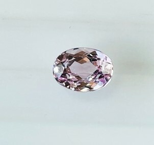 クンツァイト　オーバル　1.77ct　ルース