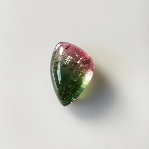 バイカラートルマリン　変型 カボション　22.85ct　ルース