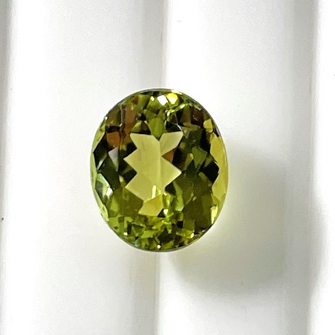 イエロートルマリン　オーバル　2.47ct　ルース ソーティング付き　トルマリン