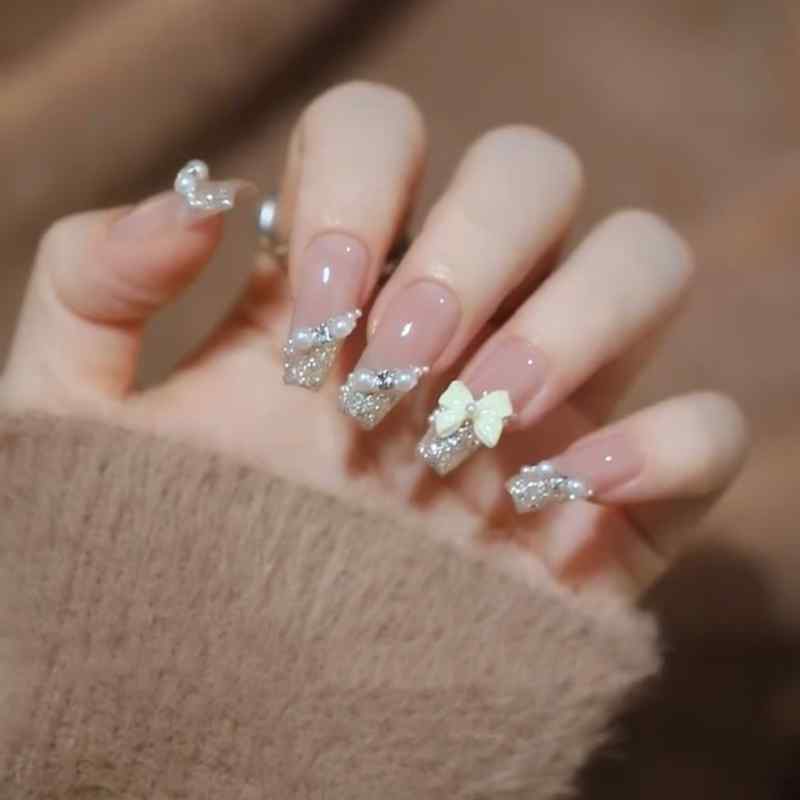 ネイルアート 上品 大人 レディース 女性 美容 ネイル ネイルチップ 韓国 かわいい おしゃれ ジェルネイル マニキュア キラキラ 豪華 デザイン ハンド 綺麗 パール リボン スクエア ワンホン ラメ ラインストーン