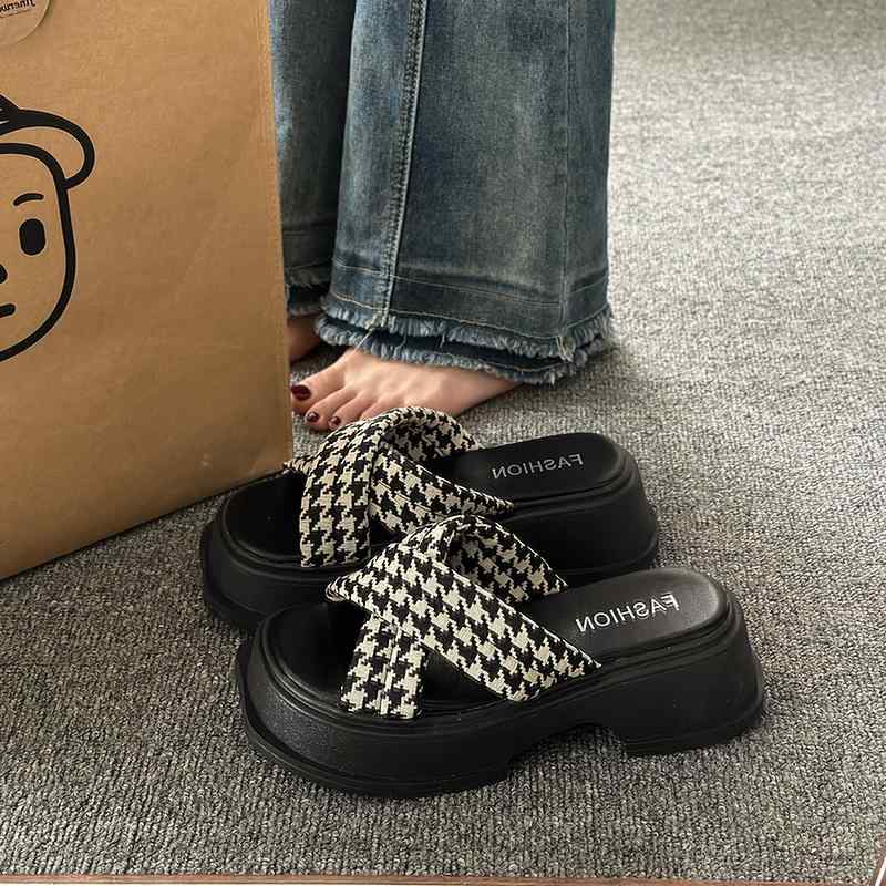 韓国 靴 シューズ 春夏 秋冬 レディース 愛くるしげ 今めかしい 厚 家庭用スリッパ 流行り物 上滑り打ち切り 砂浜 サンダル 海 スウィミングプール チドリ透かし彫り 分かりやすい