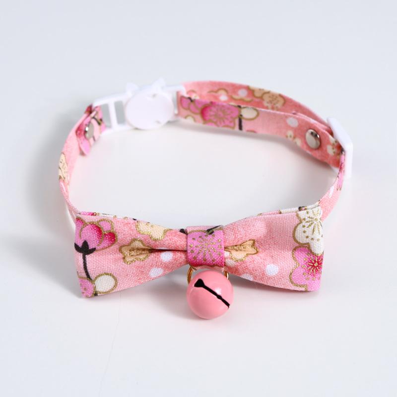 おすすめ 犬 猫 愛玩動物 グッズ 可愛らしい 今めかしい 頸飾り かざり付ける 和風 桜 自然調整能力のある 呼びりん 安全性のある バックル 鈴 和柄 分かりやすい シュロの葉 花柄 蝶タイ