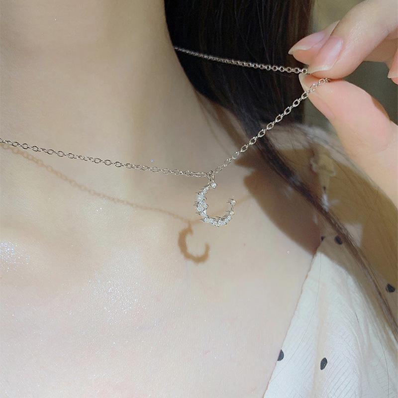 韓国 おすすめ レディース ファッション 女性 装飾 かわいい おしゃれ アクセサリー ジュエリー ネックレス プレゼント ギフト 友達 カップル 恋人 シルバー 銀 999 ムーン 高級 鎖骨 チェーン 月 キラキラ ラインストーン 箱 ボックス 袋