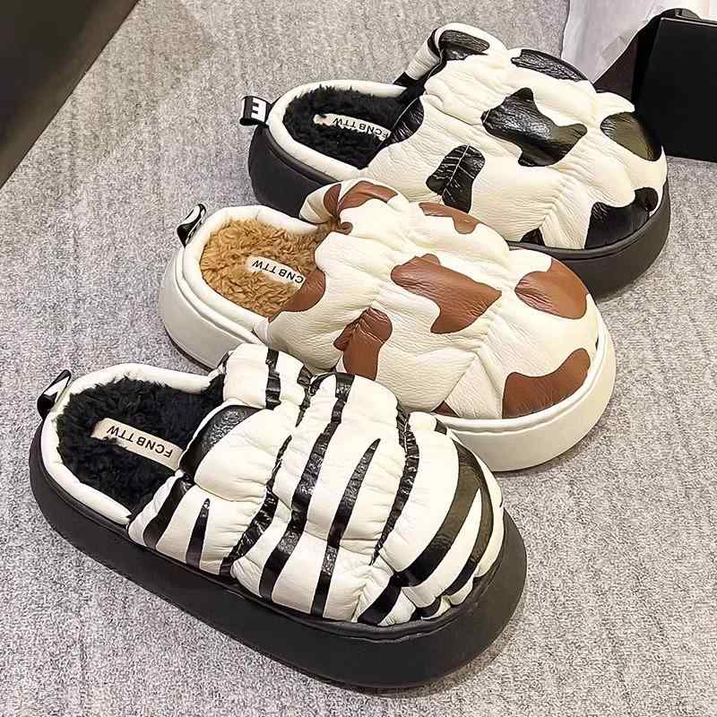 韓国 流行り物 今めかしい 愛くるしげ 御部屋 シューズ 靴 家庭用スリッパ 日装置 家 屋内 生あたたかい 保温 お上さん レディース 牛柄 秋 冬 露天 上滑り打ち切り 厚底 雨合羽 ゼブラ柄 フワフワ 裏起毛