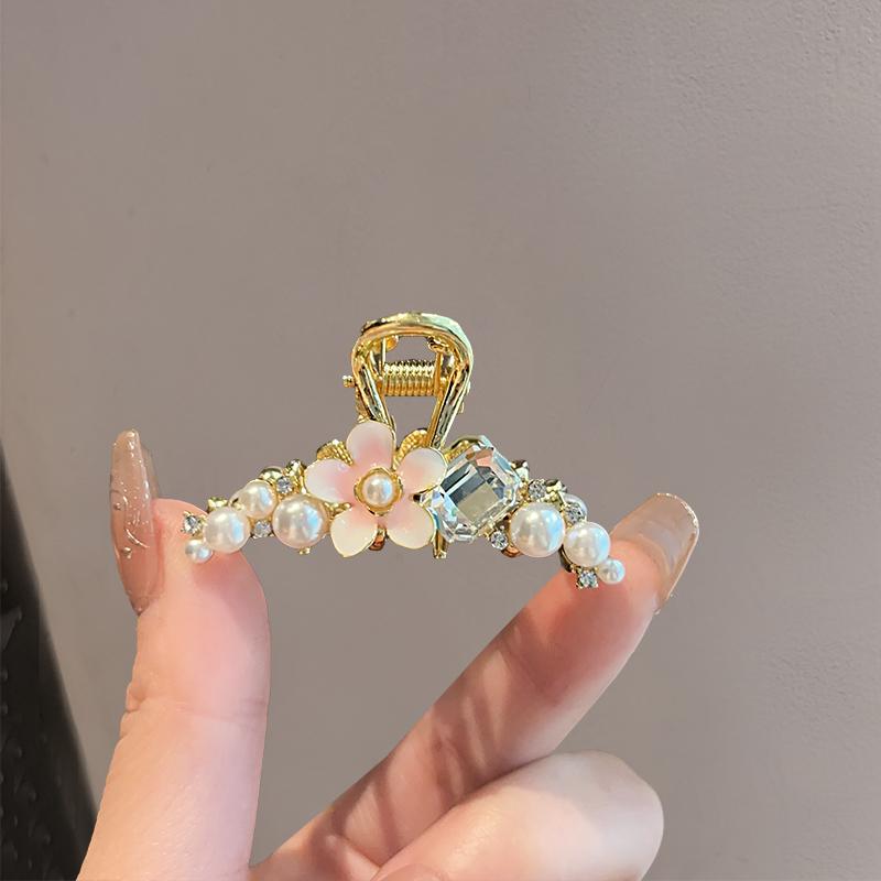 レディース ファッション 女性 かわいい おしゃれ 韓国 高級 ギフト プレゼント アクセサリー ジュエリー 髪飾り ヘア パール 桜 花 クリップ 後頭部 クリスタル キラキラ ラインストーン 装飾