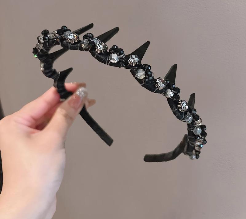 レディース ファッション 女性 かわいい おしゃれ 韓国 高級 ギフト プレゼント アクセサリー ジュエリー 髪飾り ヘア クリスタル ビーズ キラキラ ラインストーン ヘッド バンド カチューシャ 洗顔 前髪 シンプル 装飾
