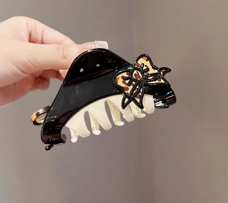 レディース ファッション 女性 かわいい おしゃれ 韓国 高級 ギフト プレゼント アクセサリー ジュエリー 髪飾り ヘア ヒョウ柄 アニマル柄 後頭部 アクリル クリップ ヘッド 髪留め リボン シンプル 装飾