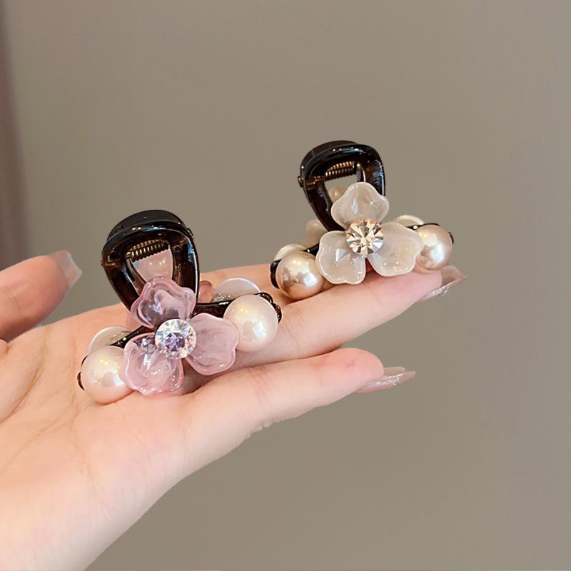 レディース ファッション 女性 かわいい おしゃれ 韓国 高級 ギフト プレゼント アクセサリー ジュエリー 髪飾り ヘア パール 花 フラワー クリップ 後頭部 ピン キラキラ ラインストーン 髪留め クリスタル 装飾