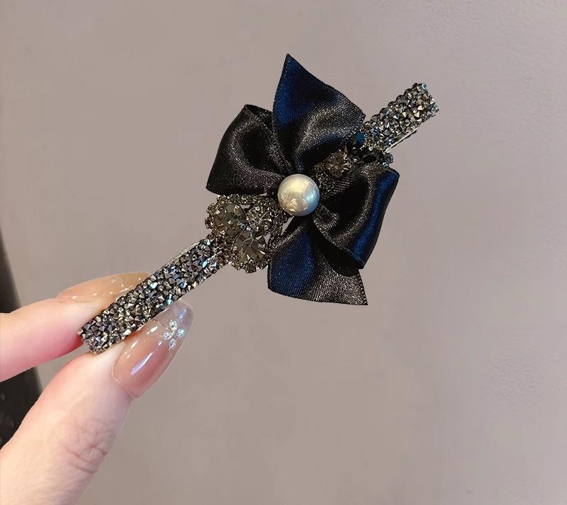 レディース ファッション 女性 かわいい おしゃれ 韓国 高級 ギフト プレゼント アクセサリー ジュエリー 髪飾り ヘア 軽量 ラインストーン キラキラ パール リボン クリップ 前髪 ピン シンプル 大人 上品 装飾