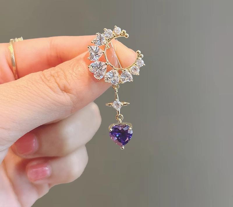 母の日 敬老 ブローチ レディース ファッション 女性 かわいい おしゃれ 韓国 高級 ギフト プレゼント アクセサリー ジュエリー コサージュ エレガント ラインストーン クリスタル キラキラ 三日月 ピン ハート 星 ガーリー 装飾｜YKC8
