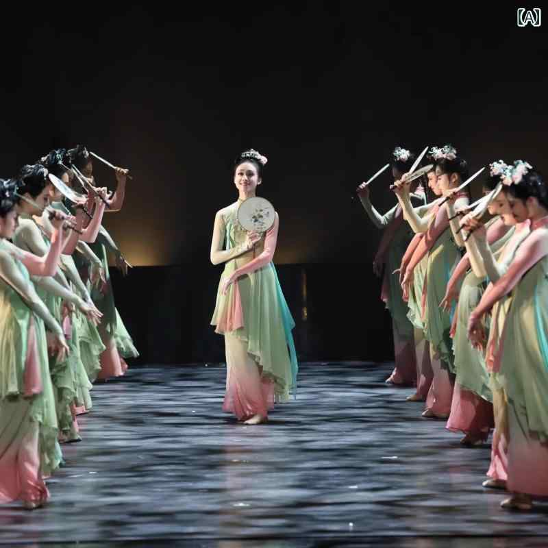 衣装 ダンス コスプレ 撮影 舞台 舞踊　衣装　扇子　舞　公演　衣装　流麗　優雅さ　レトロ　舞踊　蓮　越　歌