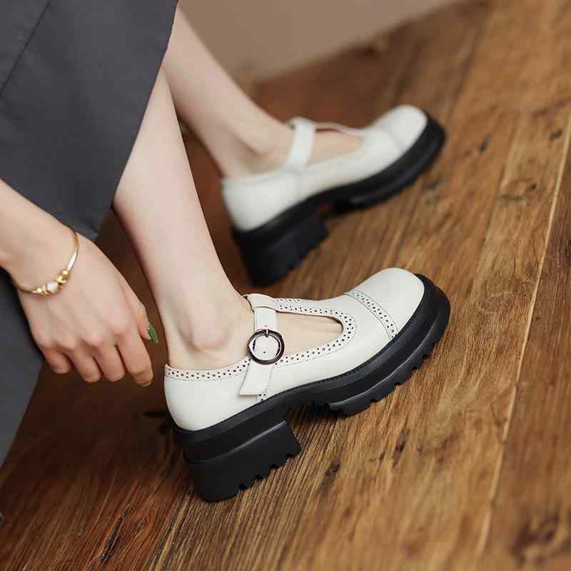 パンプス レディース メリージェーン 厚底 ラウンドトゥ 彫り込み 厚底靴 牛皮 烏兎冬 白 黒 歩き分かりやすい 履き分かりやすい 可愛らしい ガーリー