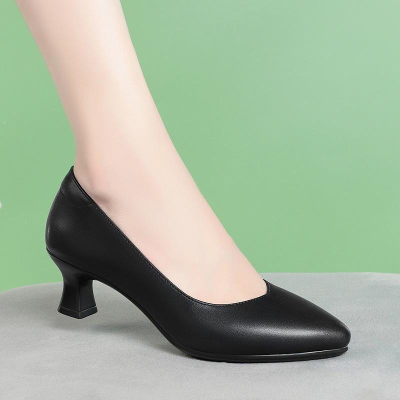 パンプス レディース 靴 オフィス ワークシューズ 婦人靴 ローヒール 3cm 4cm 黒 ブラック 春夏 秋冬 痛くなりにくい 柔らかい クッション 滑り止め 立ち仕事 履きやすい 繊維