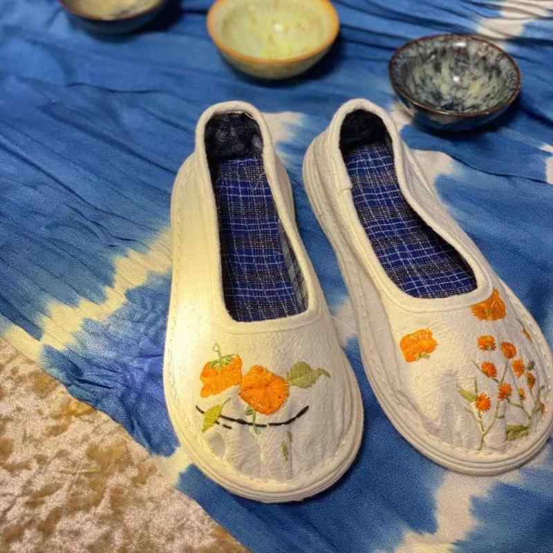 布靴 レディース スリッポン ぺたんこ靴 ローヒール モカシン 柔らかい 棉布 春夏秋 カジュアル 普段使い 白 軽量 浅口(x2)