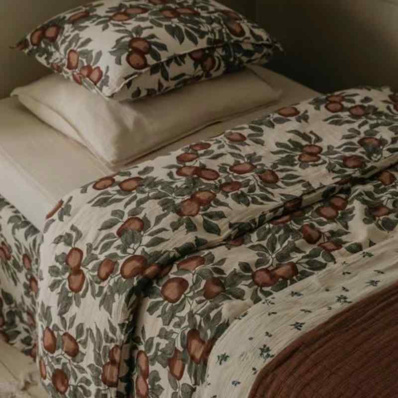 ベッド用品 寝具セット ベッドシーツ 掛け布団カバー 枕カバー コットン 平織 北欧スタイル 4点セット リンゴ柄 格子柄 無地 150×200cm 180×200cm|YKsakai