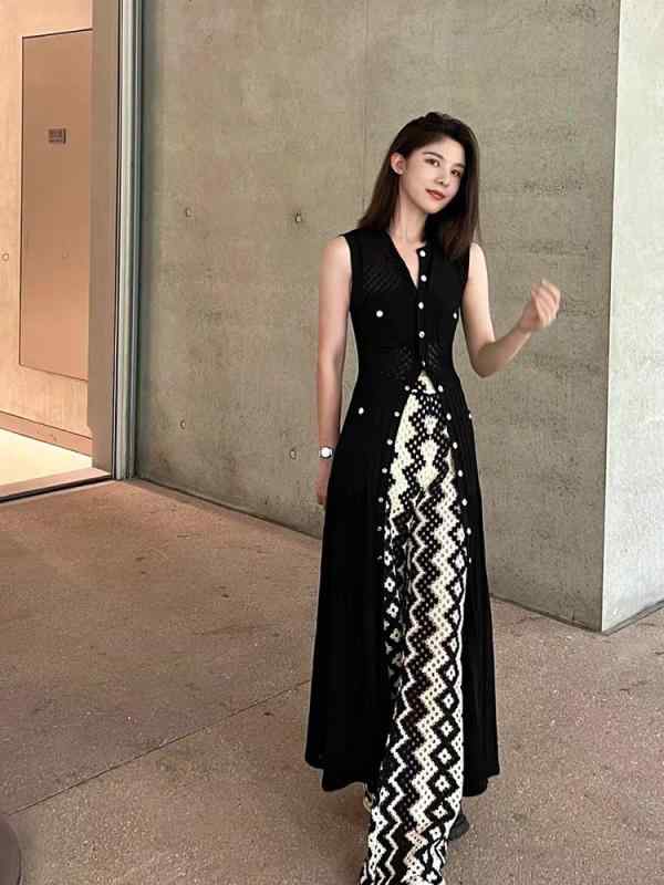 ワンピース レディース 夏 黒 高見え ポリエステル 混紡 ノースリーブ ロングワンピース 一歩スカート フェミニン ブラック