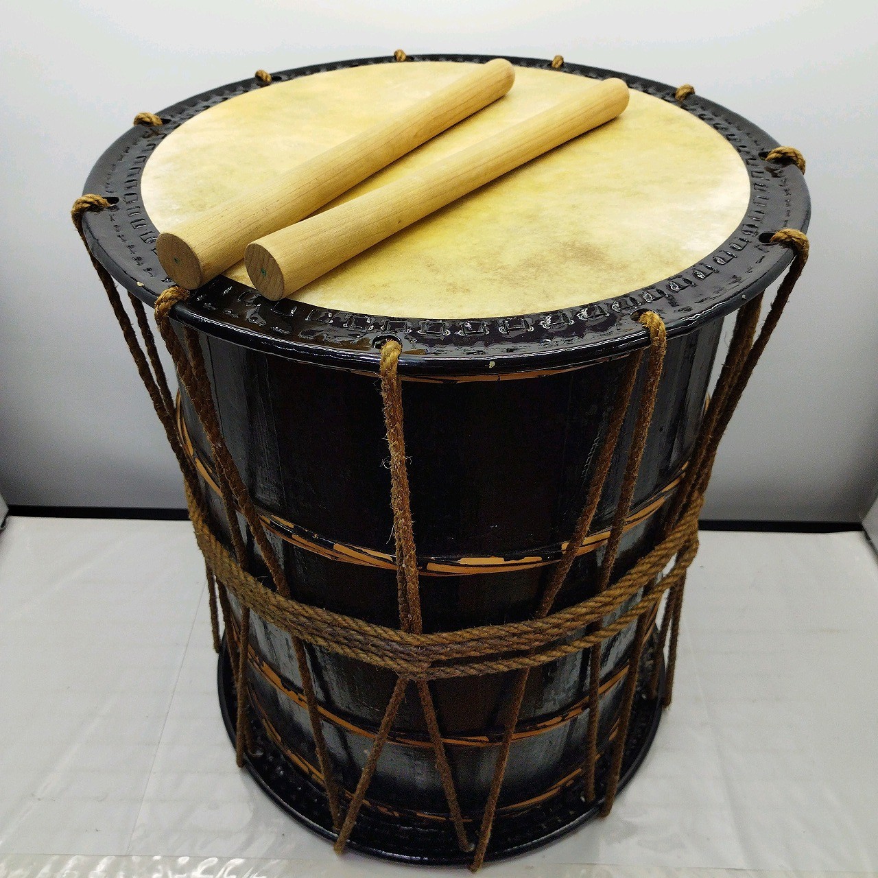 26k-266o【中古】桶胴太鼓 かつぎ桶太鼓 49cm×56cm 【送料無料】【9800円以上で沖縄・離島も送料無料】|四次元 ねっとフリマ