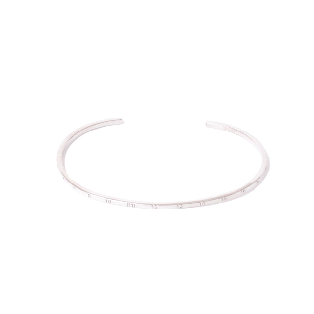 美品 Martin Margiela ツイストバングル シルバー カレンダー Maison Margiela（旧Maison Martin Margiela） - マルジェラ
