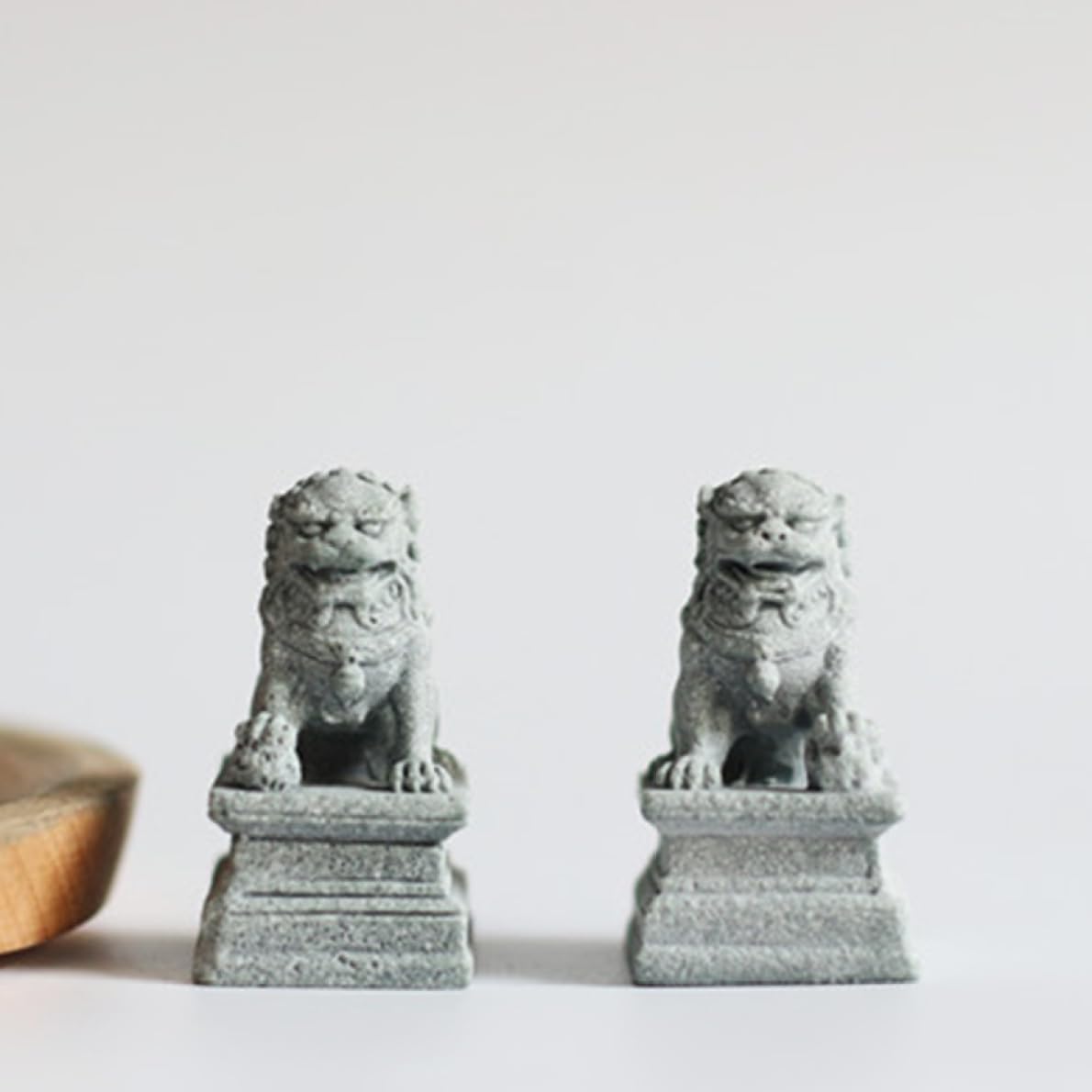【20%OFFクーポン】狛犬 置物 獅子 狛犬 招財 雄雌セット 一対 風水グッズ 風水置物 インテリア 商売繁盛 魔除け 邪気除け お守り F 2体セット 運気アップ グレー 風水アイテム 金運 ギャンブル運 財運