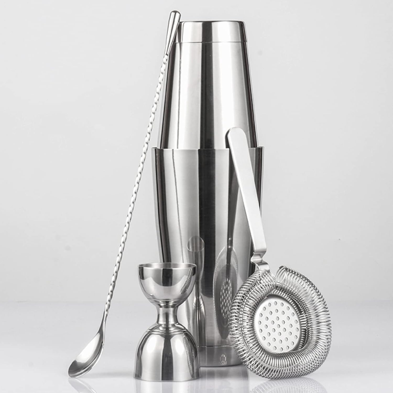 【20%OFFクーポン～】カクテルシェーカーセット ステンレス製 4点セット 銀色 850ml/550ml 練習 バーテンダー ワイン 酒 バー用 ホーム キット カクテル 業務用 自家製 バーテンダー 最高ツール ギフト カ