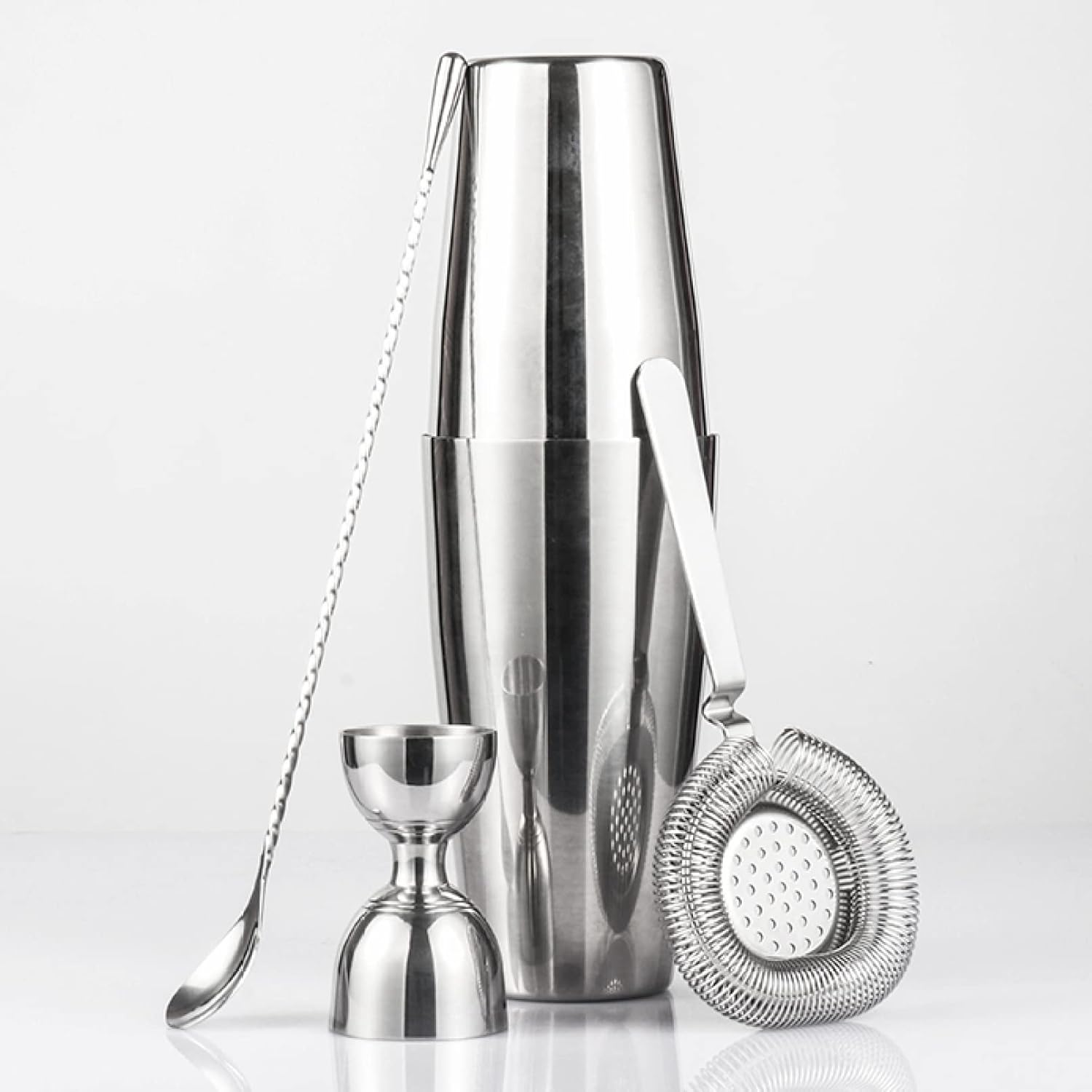 【20%OFFクーポン～】カクテルシェーカーセット ステンレス製 4点セット 銀色 850ml/550ml 練習 バーテンダー ワイン 酒 バー用 ホーム キット カクテル 業務用 自家製 バーテンダー 最高ツール ギフト カ