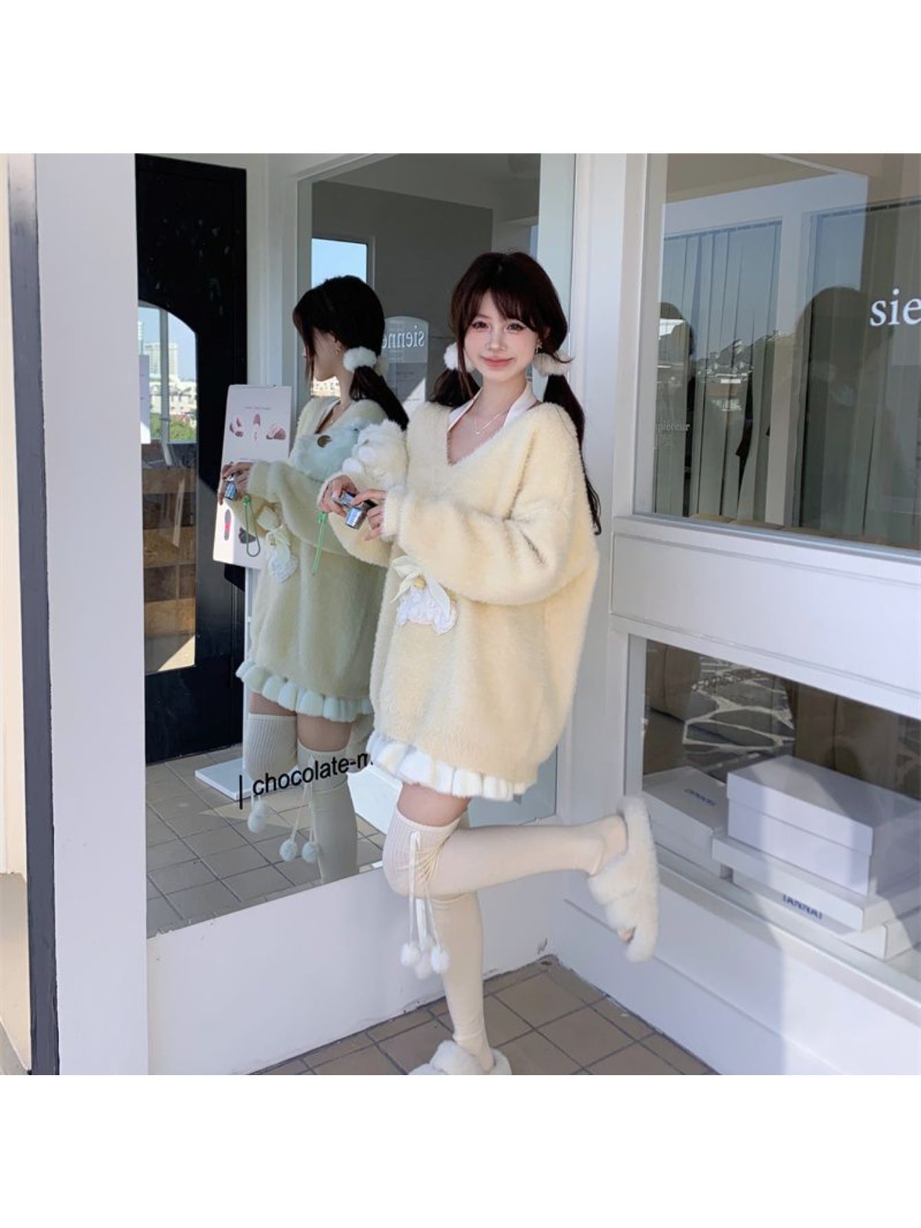 【ふわふわ素材】 ニット レディース セーター Vネック リボン シャギーニット もこもこ 柔らかい トップス 長袖 プルオーバー オーバーサイズ ビッグシルエット ゆったり 体型カバー 着痩せ 華奢見え 韓国ファッション 大人可愛い ガーリー フェミニン デート