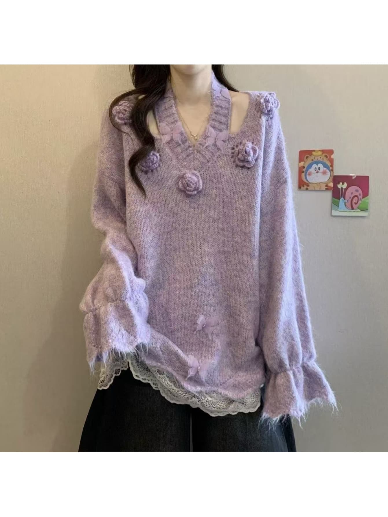 ニット セーター レディース Vネック 立体 花 モチーフ 蝶 レース 裾レース シャギーニット モヘアタッチ ゆったり 体型カバー 着痩せ 華奢見え ベルスリーブ 長袖 トップス プルオーバー チュニック 大人可愛い フェミニン ガーリー きれいめ デート 春 秋 冬 9,234円