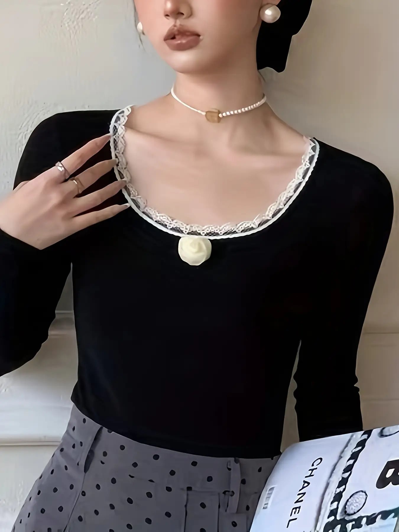 ブラウス レディース レース 襟 カットソー 長袖 トップス ロンT プルオーバー インナー 重ね着 レース襟 花 フラワー モチーフ Uネック 丸首 伸縮性 ストレッチ スリム 着痩せ 細見え 体型カバー 大人可愛い きれいめ フェミニン レトロ クラシック オフィス 通勤 OL