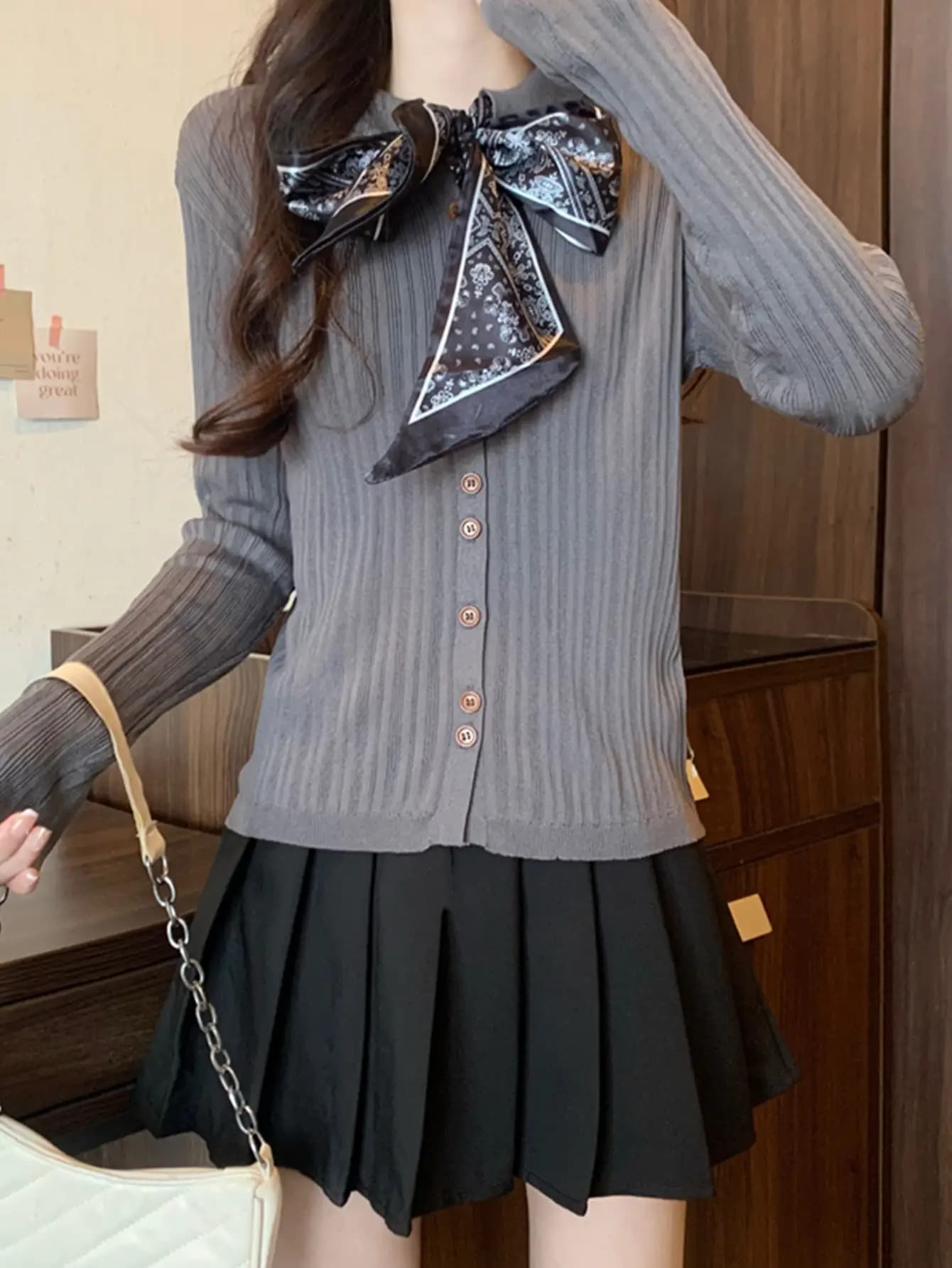 ニット カーディガン レディース スカーフ付き リボン トップス 長袖 リブニット セーター タイト スリム 着痩せ 細見え 羽織り 前開き ボタン 大人可愛い フェミニン きれいめ カジュアル オフィス 通勤 デート 春 秋 冬 20代 30代 40代 無地 グレー 重ね着風