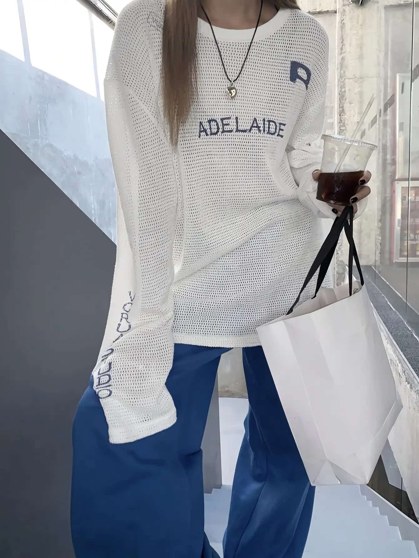 【透け感×ロゴ】メッシュニット サマーニット レディース トップス 長袖 透かし編み ロゴニット 英字 プルオーバー クルーネック ゆったり オーバーサイズ ビッグシルエット 体型カバー 二の腕カバー 着痩せ 華奢見え 涼しい シアー レイヤード 重ね着 カジュアル